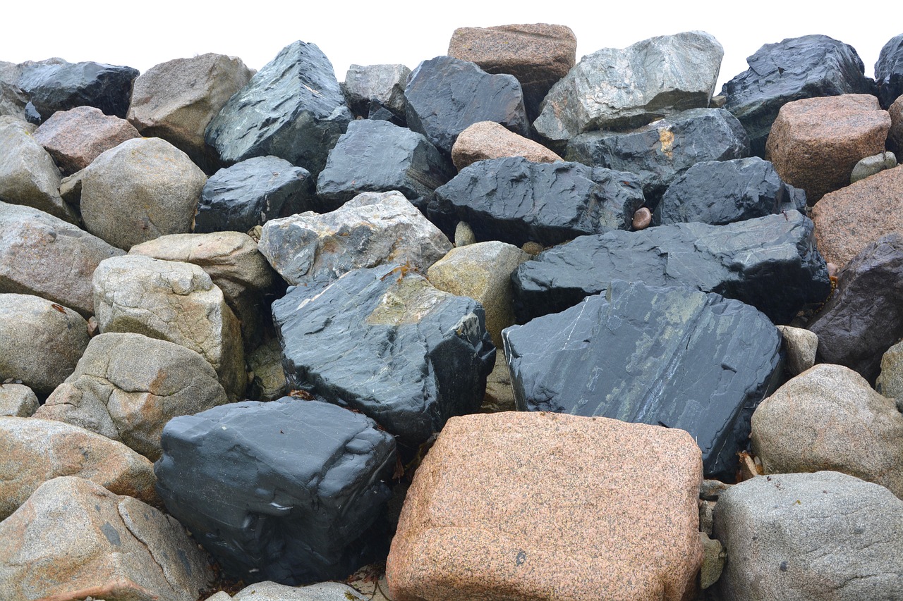 Image - pebbles coastline path