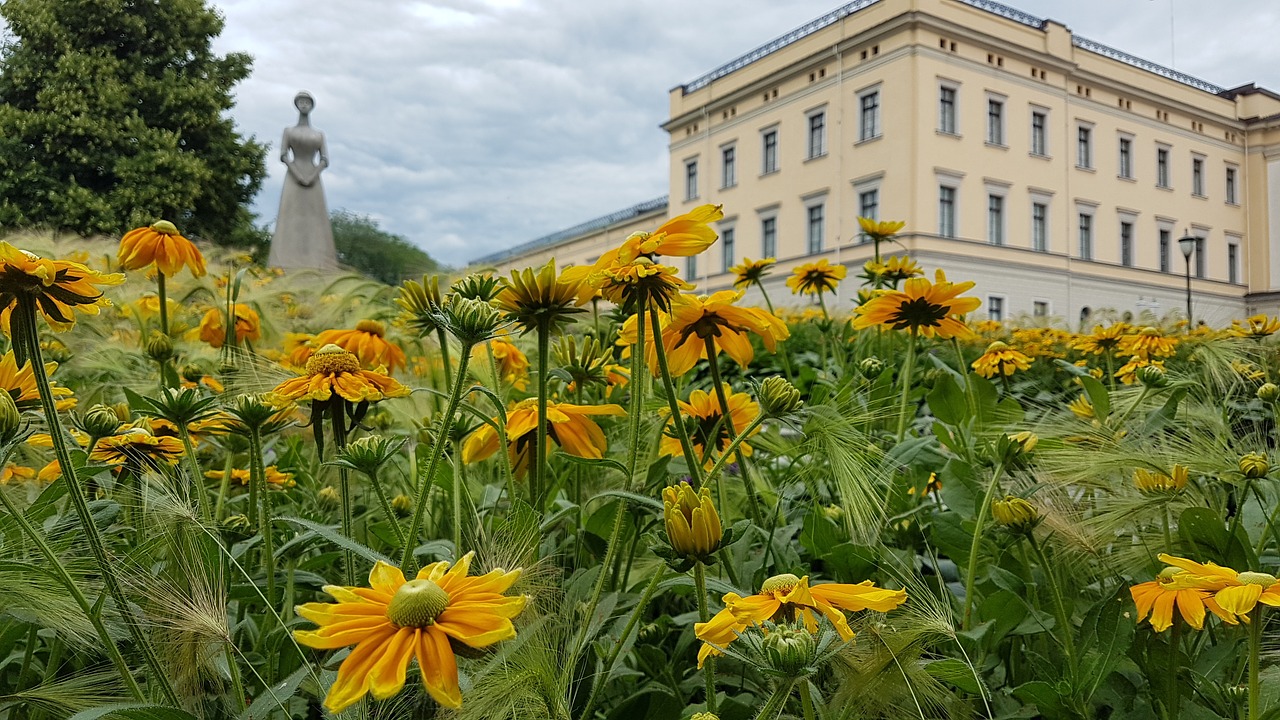 Image - norway king house castle flowers