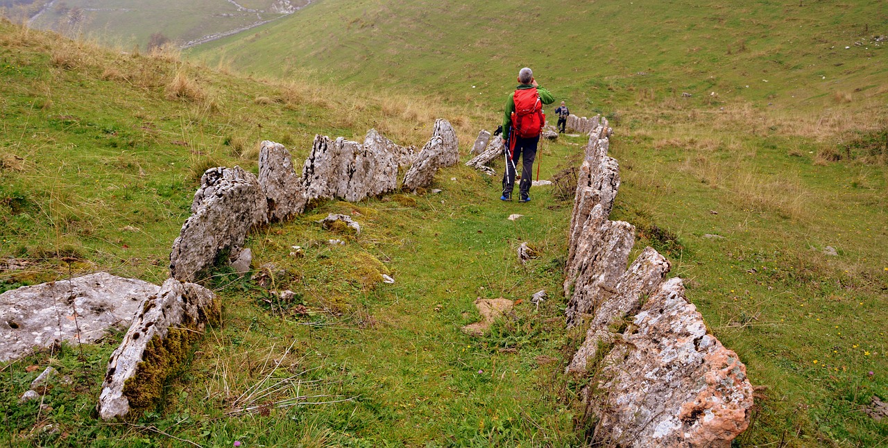 Image - trail fence stones rock prato