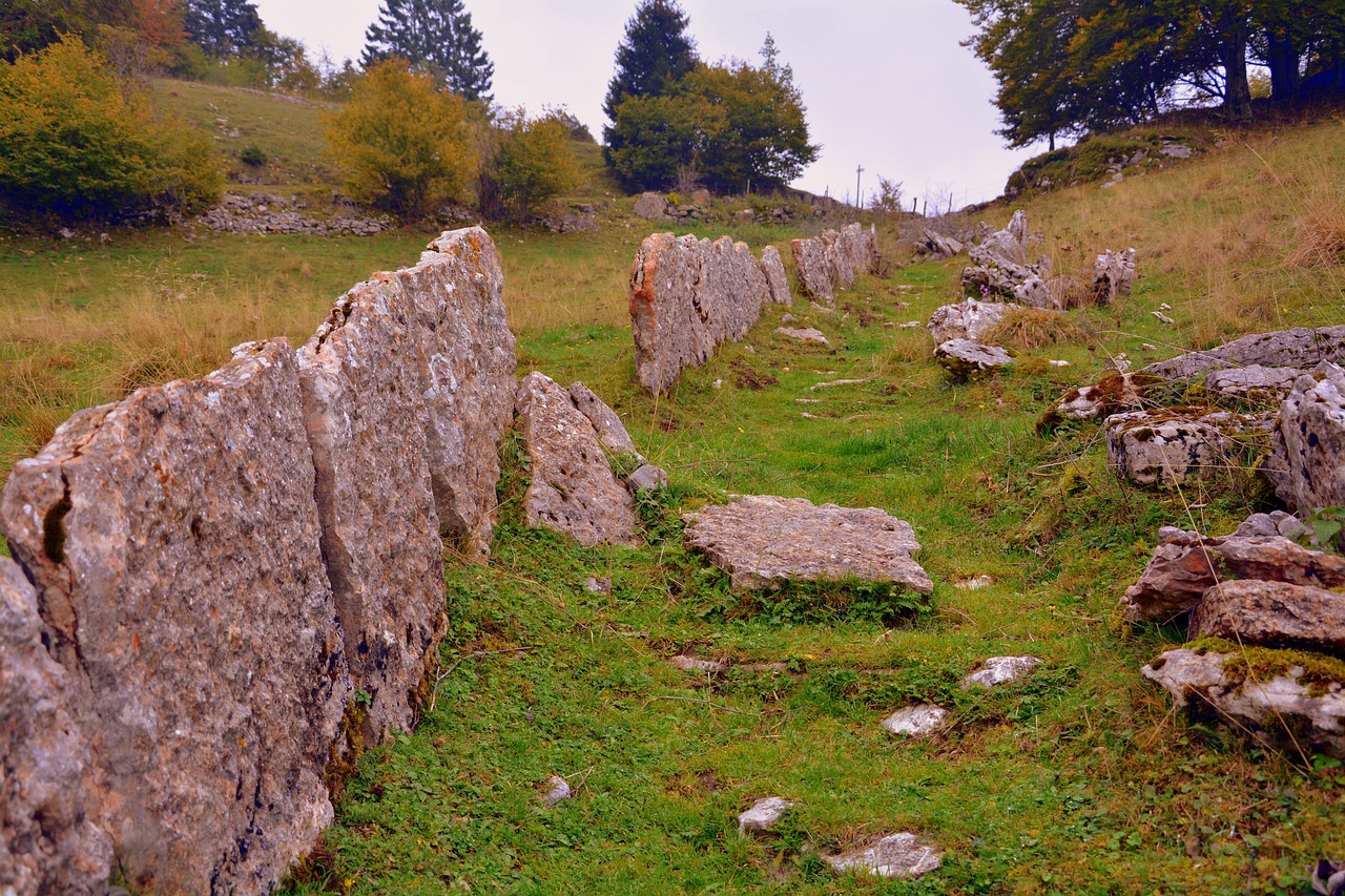 Image - trail fence stones rock prato