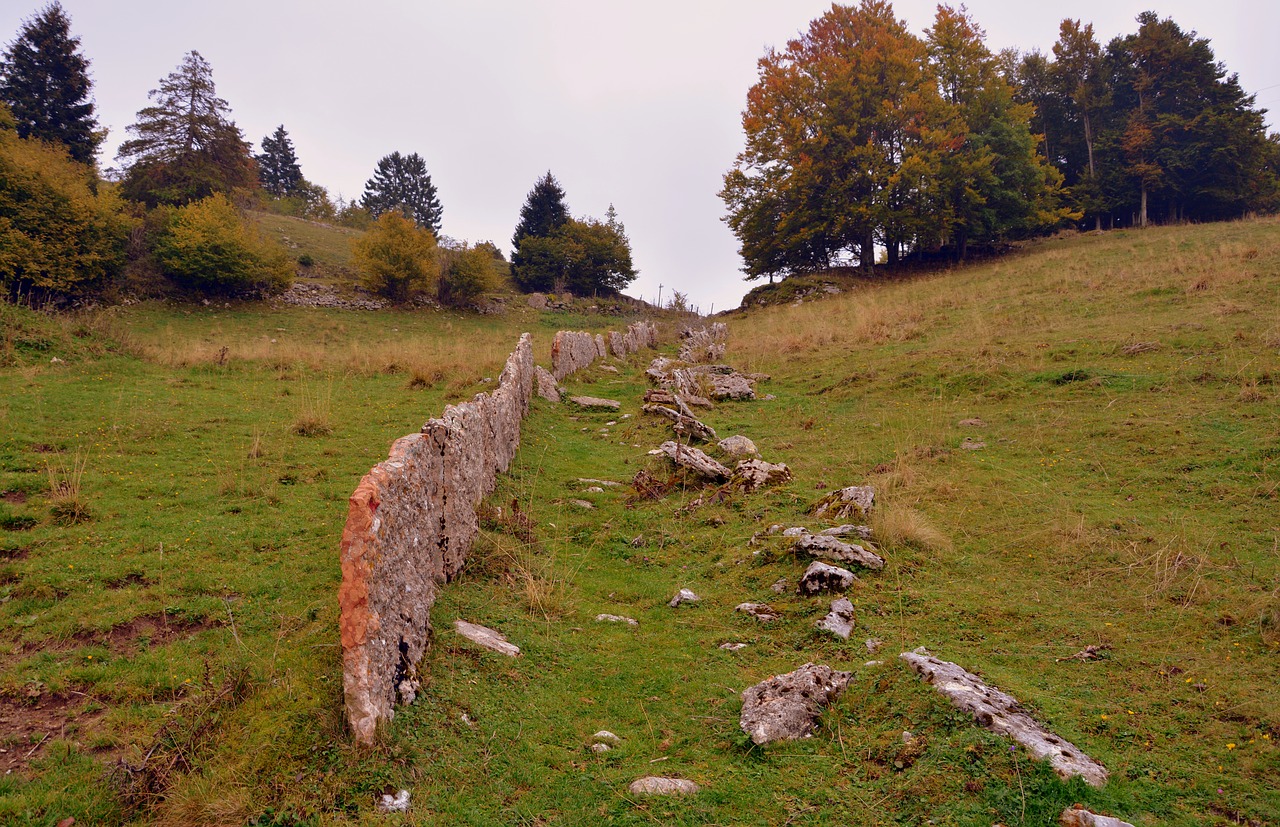 Image - trail fence stones rock prato