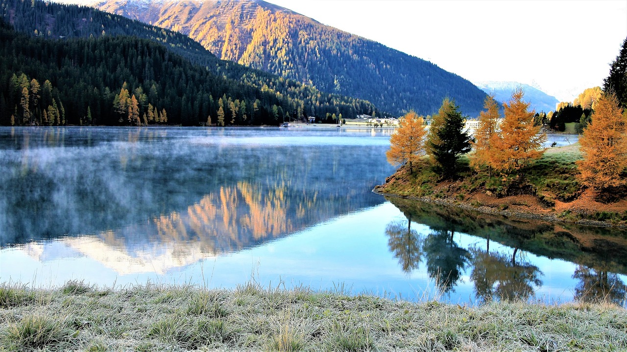 Image - fall mountains lake morning haze