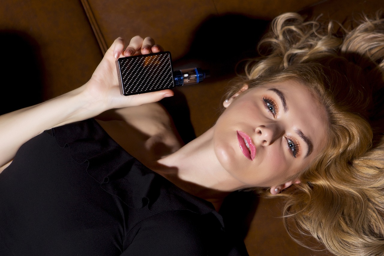 Image - beauty electronic cigarette smoke