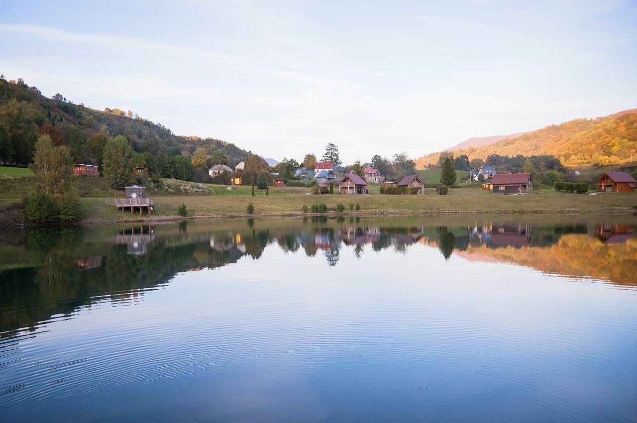 Image - cantal lake reflection fall pond