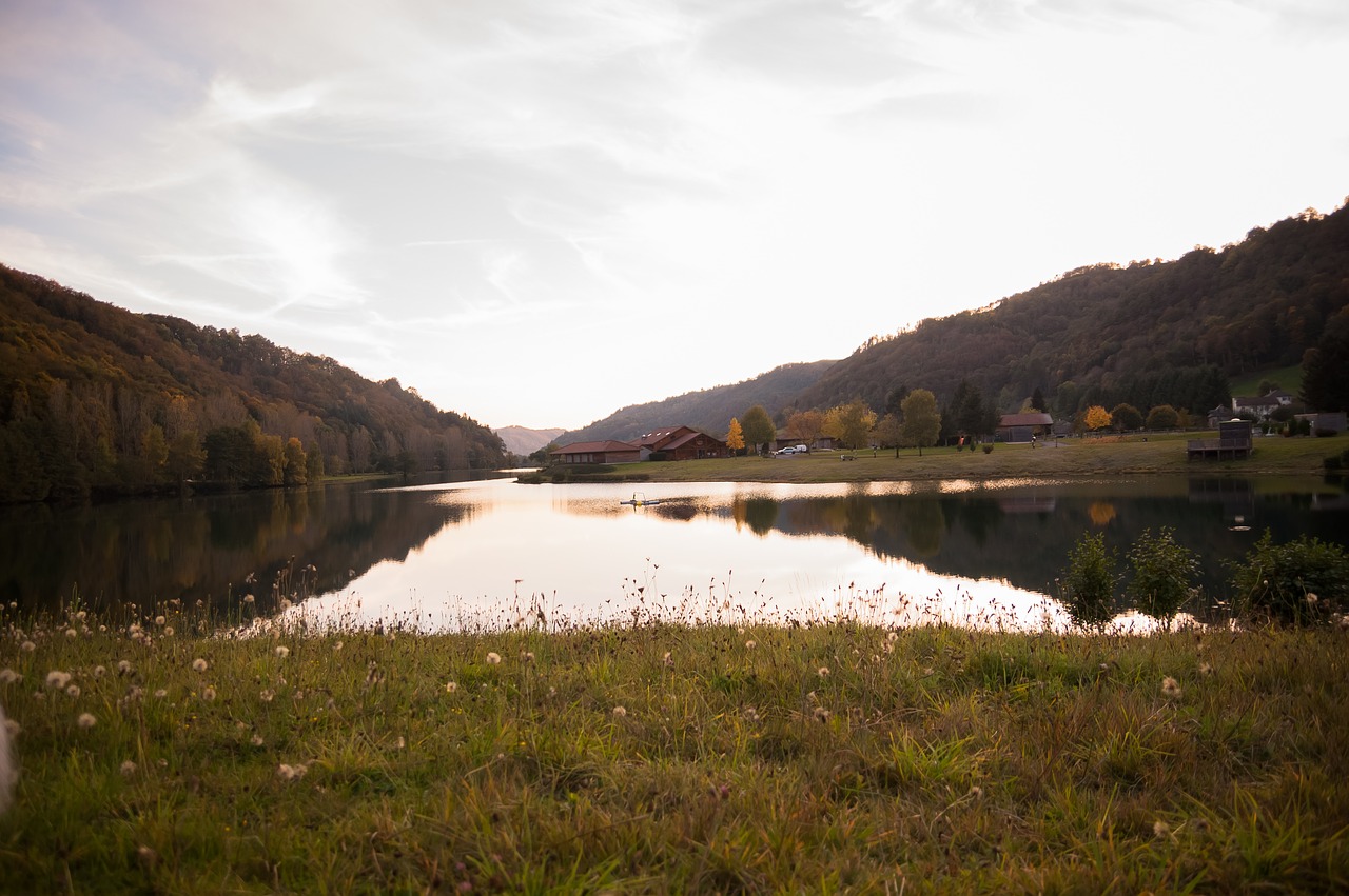 Image - cantal lake reflection fall pond