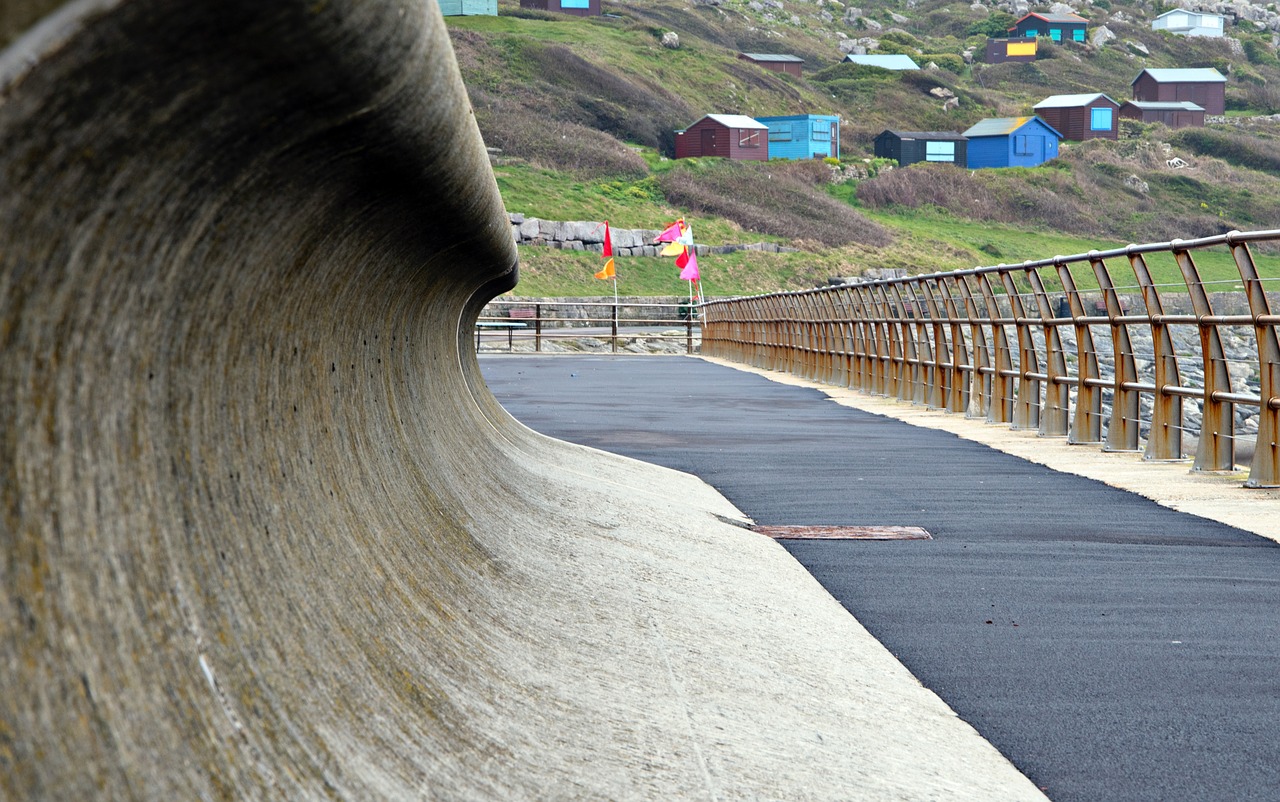 Image - sea wall curve concrete railings