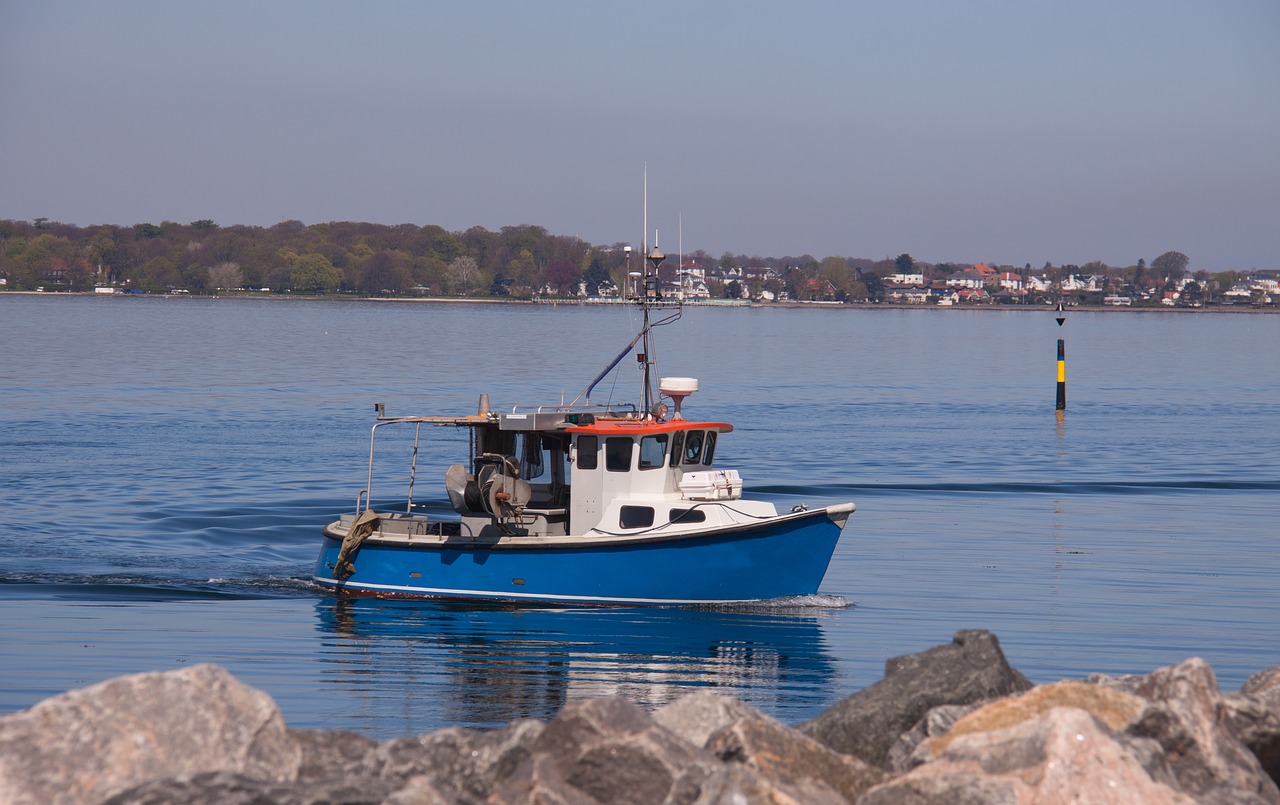 Image - fishing boat sea turning rotation