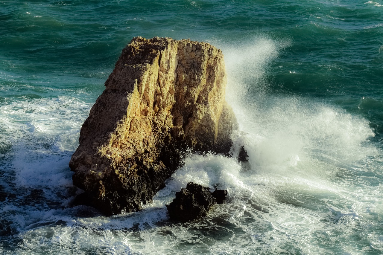 Image - rock wave crushing nature water