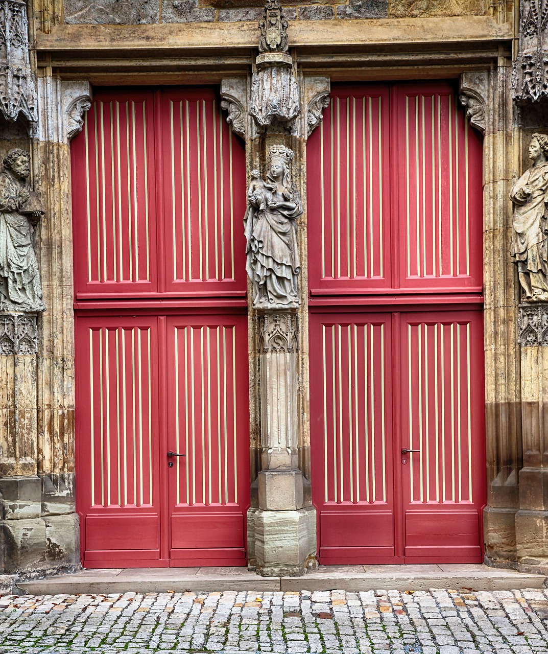 Image - portal church input door