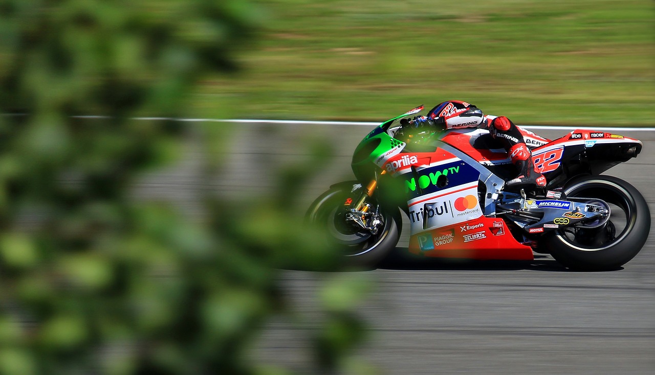 Image - brno motogp sam lowes aprilia race