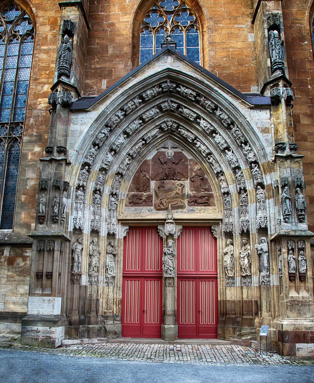 Image - portal church input door