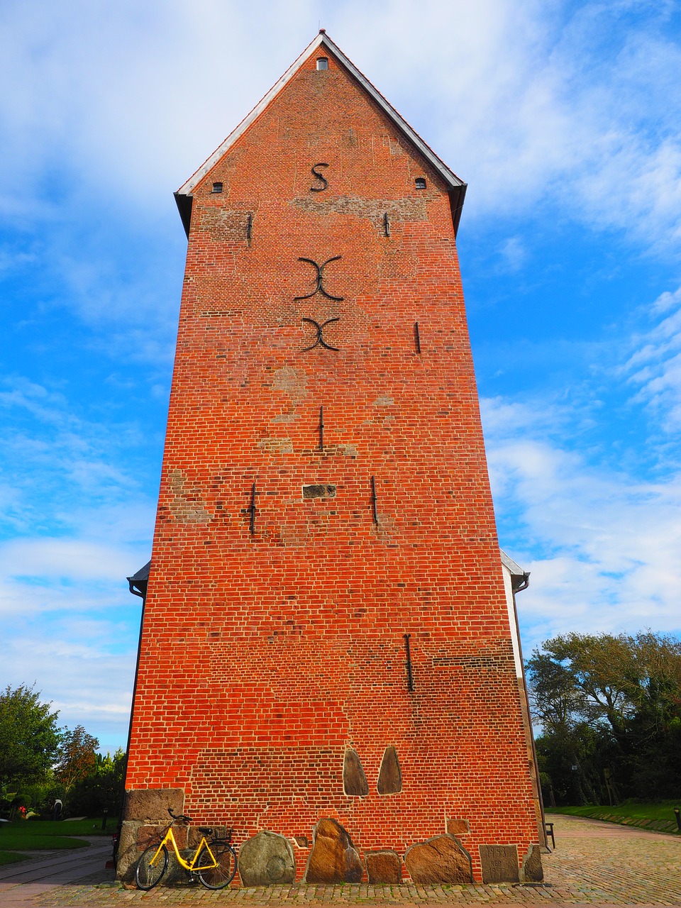 Image - steeple church brick church