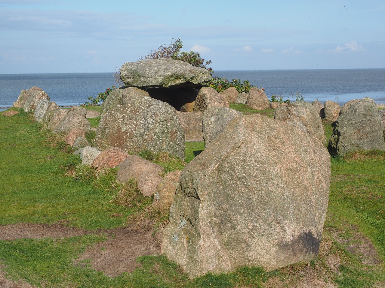 Image - megalith facility harhoog
