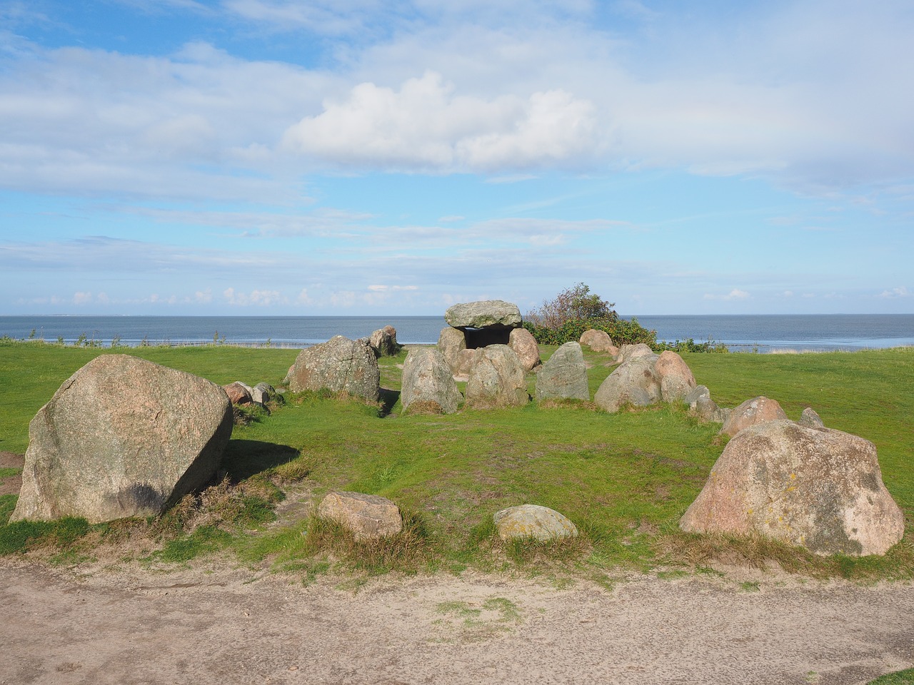 Image - burial mounds