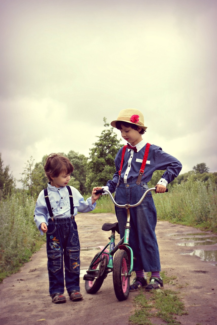 Image - kids bike brothers friends family