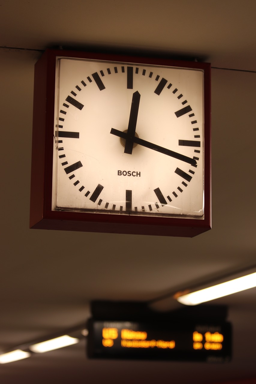 Image - station clock clock time indicating