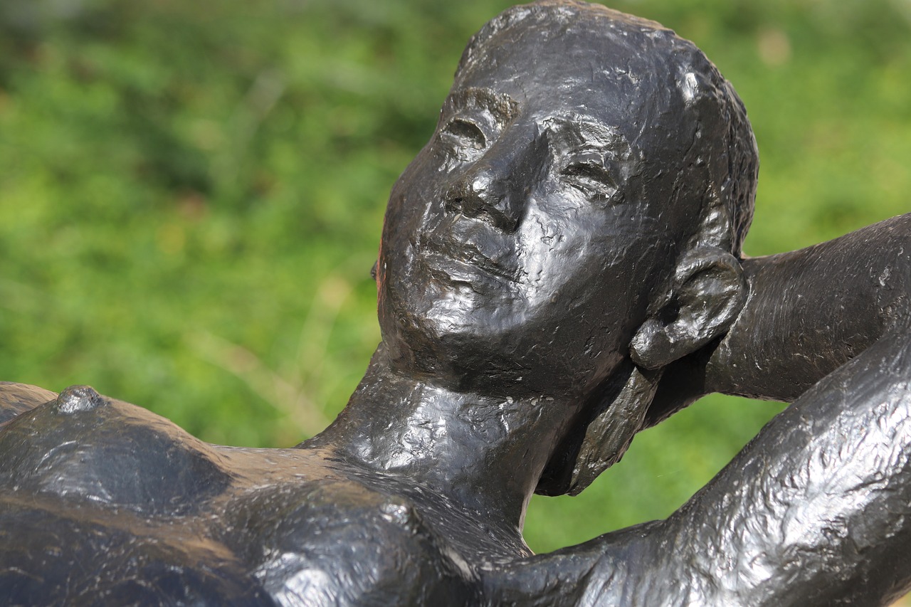 Image - sculpture figure woman sunbathing
