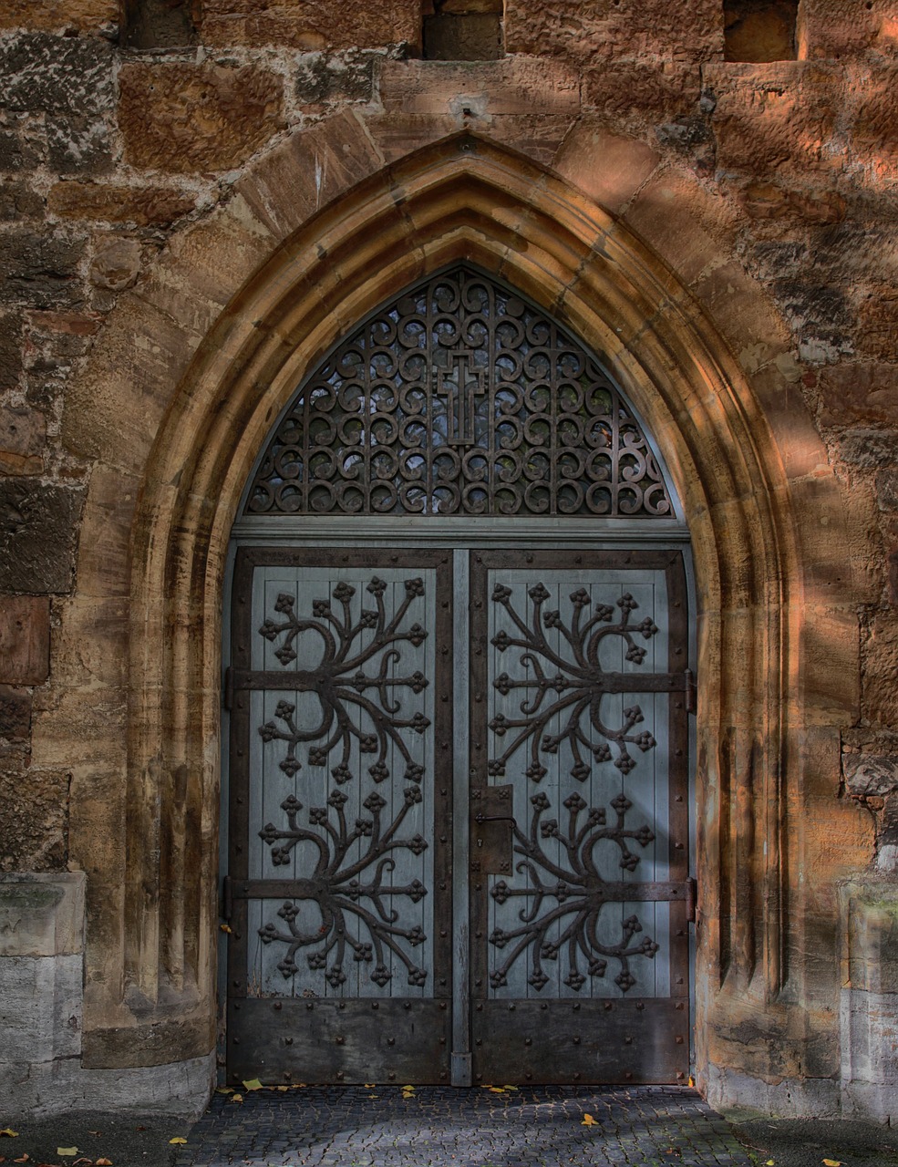 Image - portal door wood old input