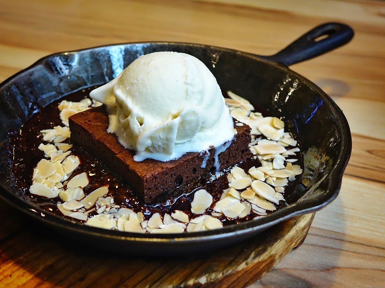 Image - brownie chocolate cake ice cream