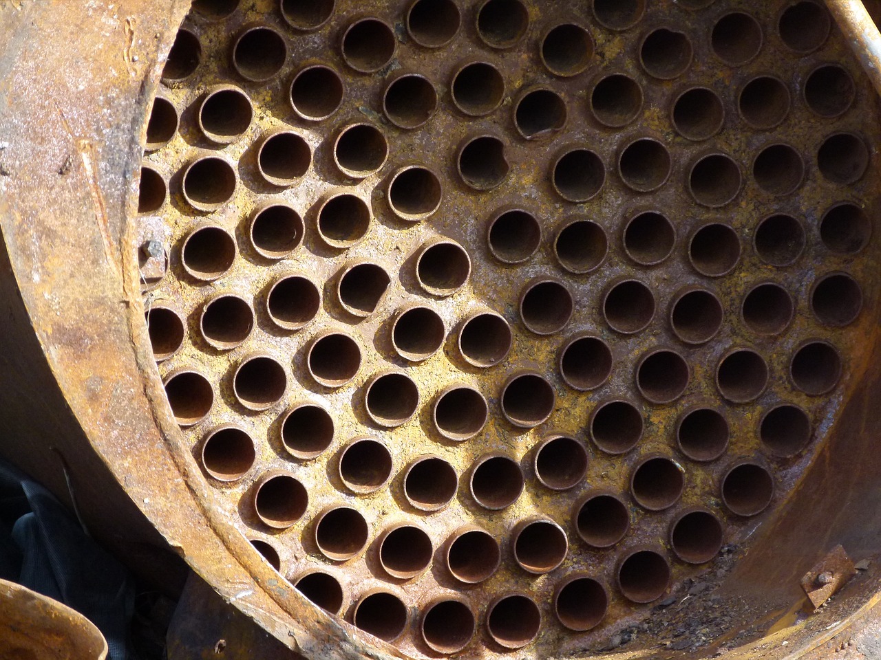 Image - scrap metal tank rusted recycling