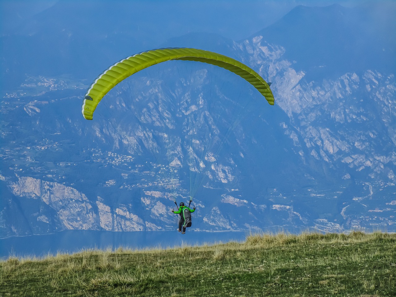 Image - italy garda monte baldo paraglider