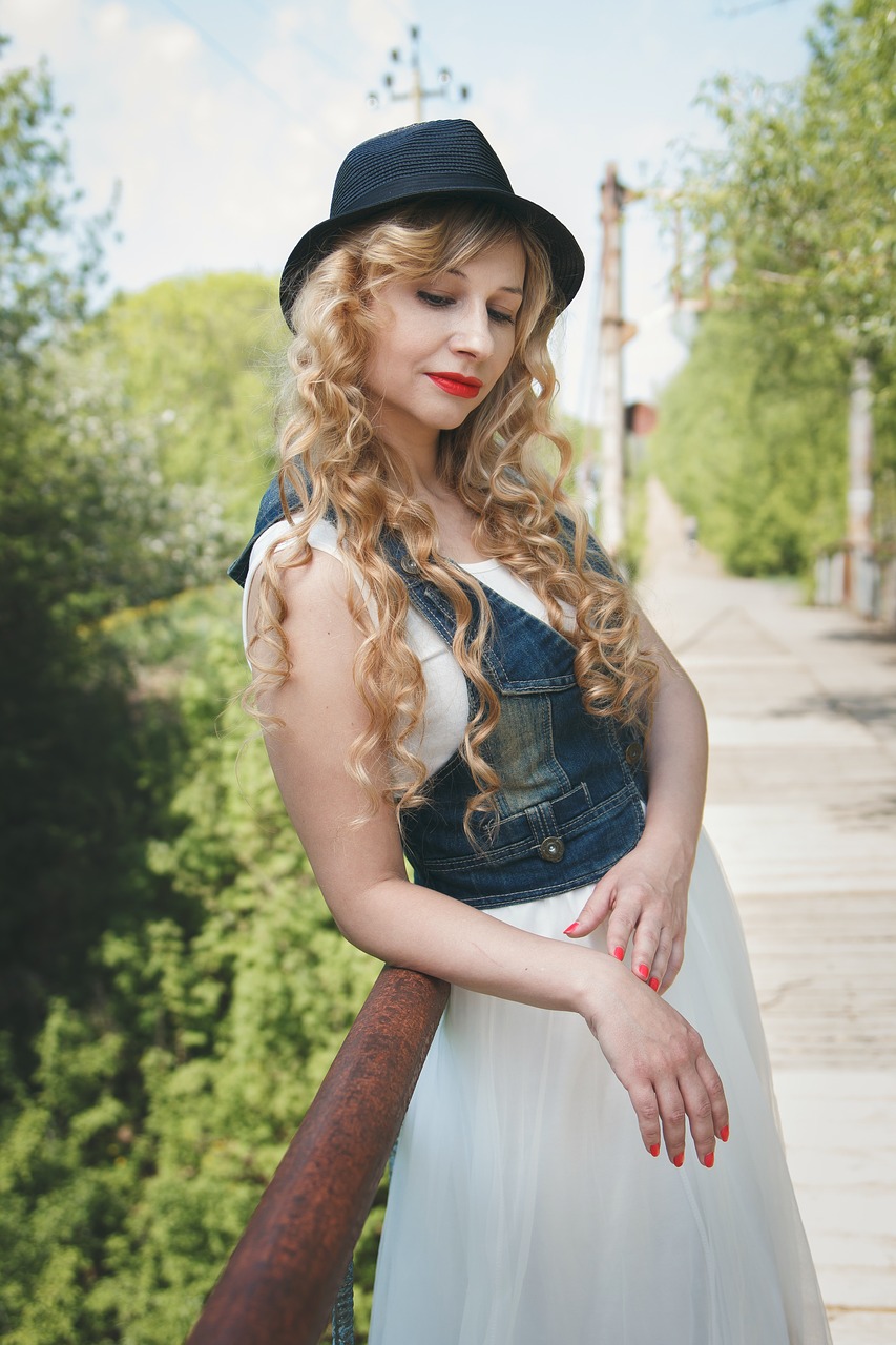 Image - hat curls retro trees photoshoot