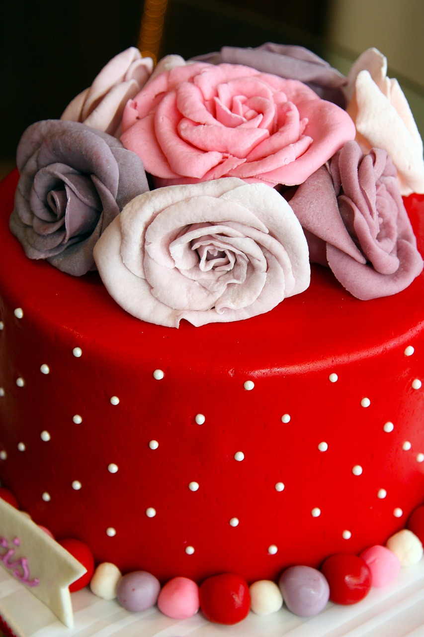 Image - red cakes flowers fondant