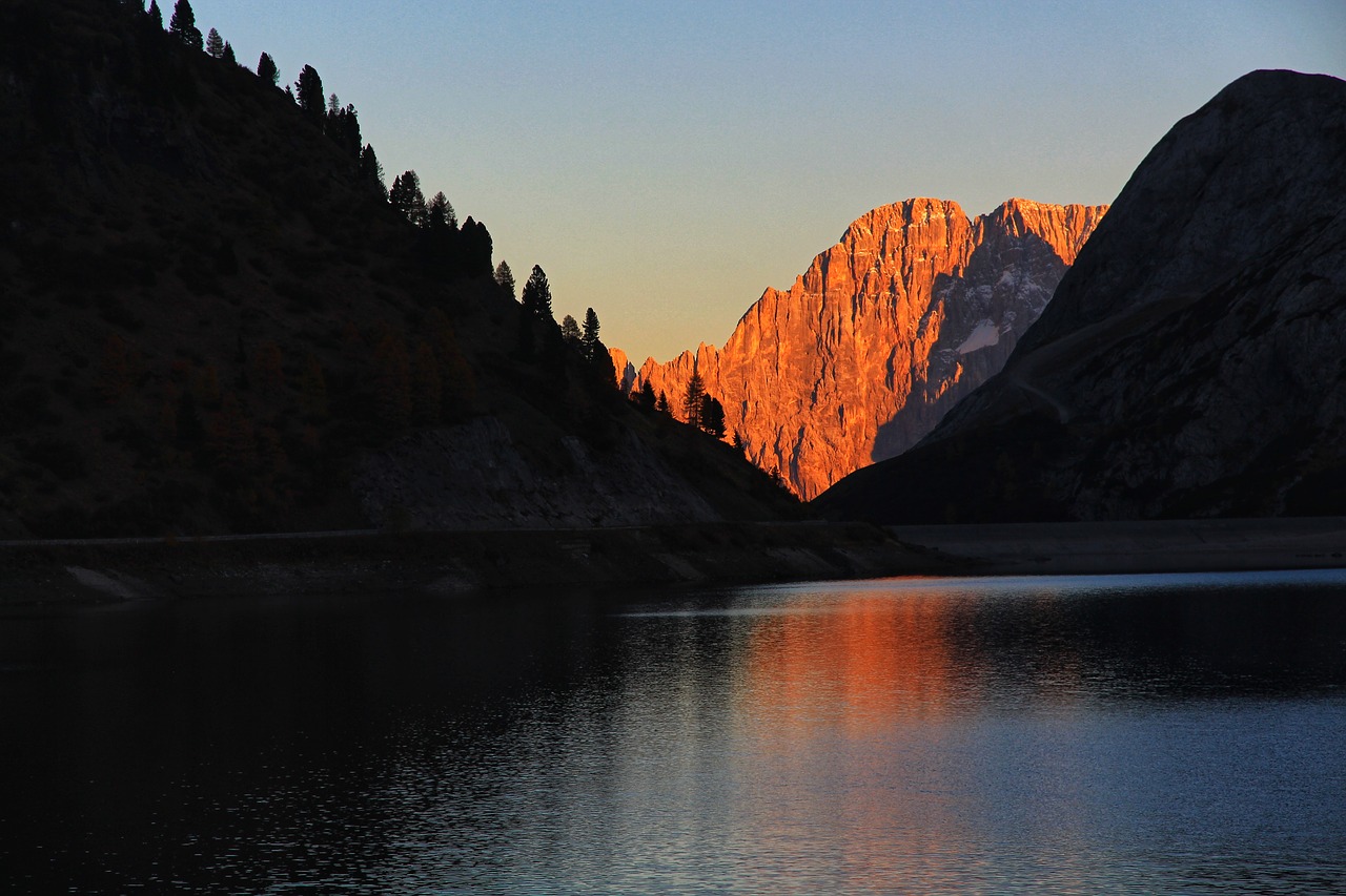 Image - mountain dolomites lake fedaia