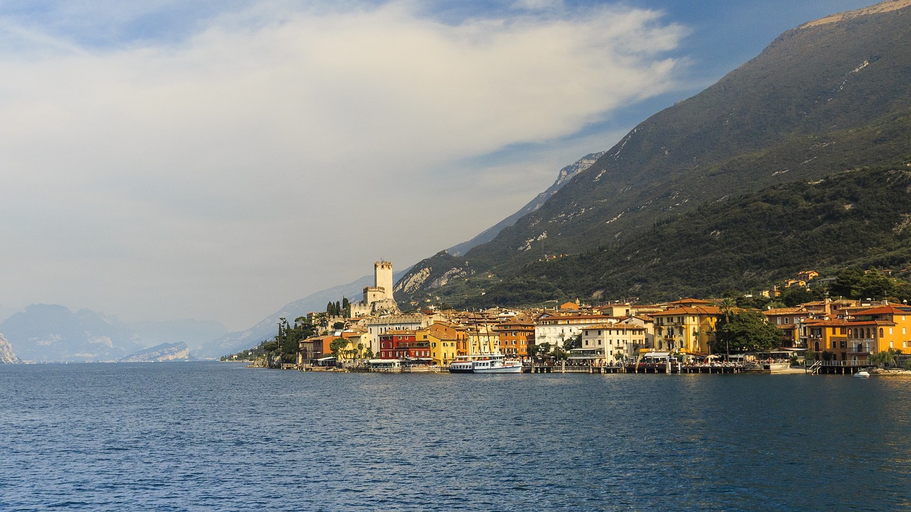 Image - malcesine garda holiday castle