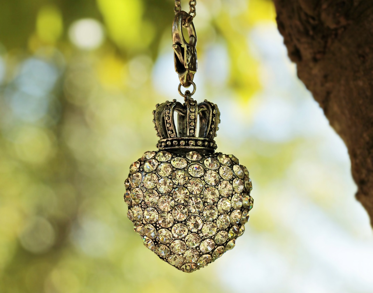 Image - heart crown tree bokeh rhinestone