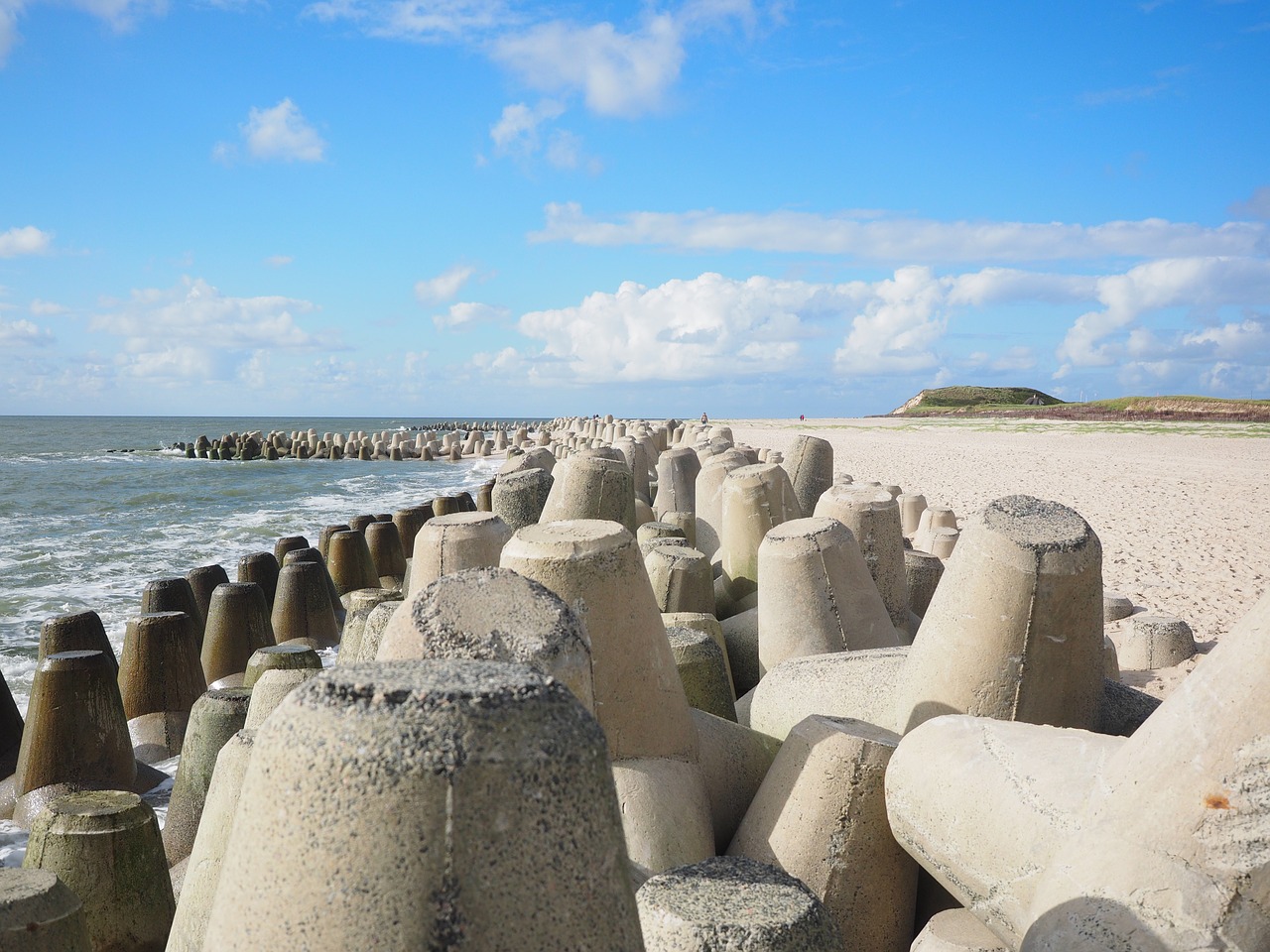 Image - the beach fixing tetrapods concrete