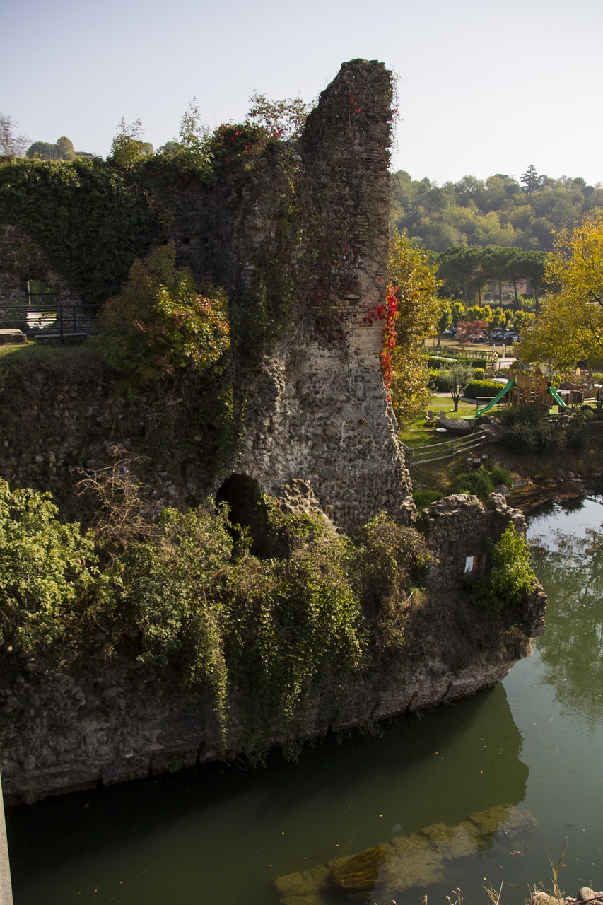 Image - italy borghetto rock castle