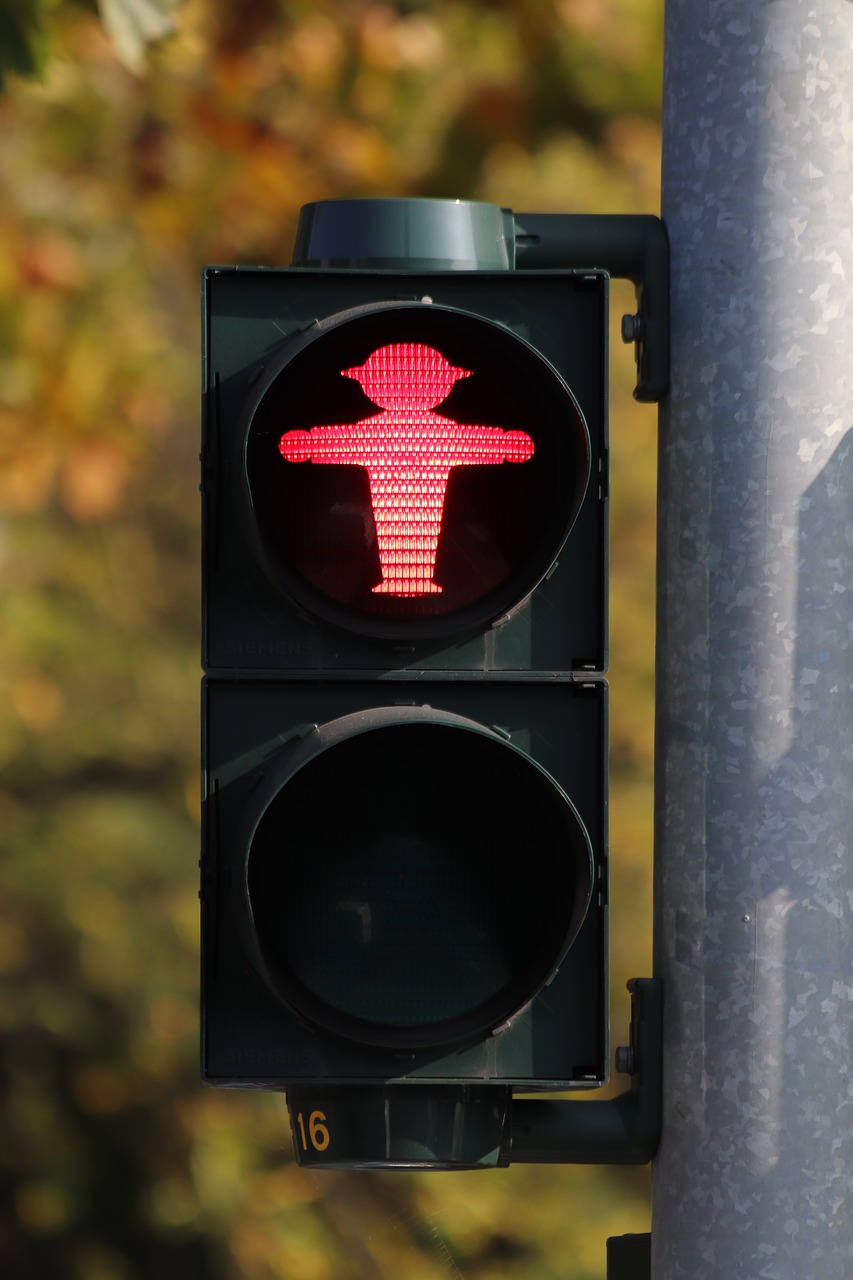 Image - little green man traffic lights