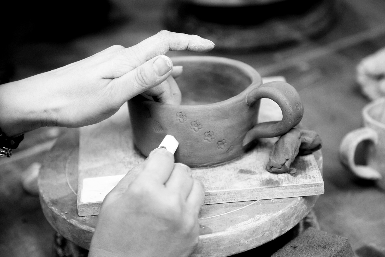 Image - porcelain hand dirt clay