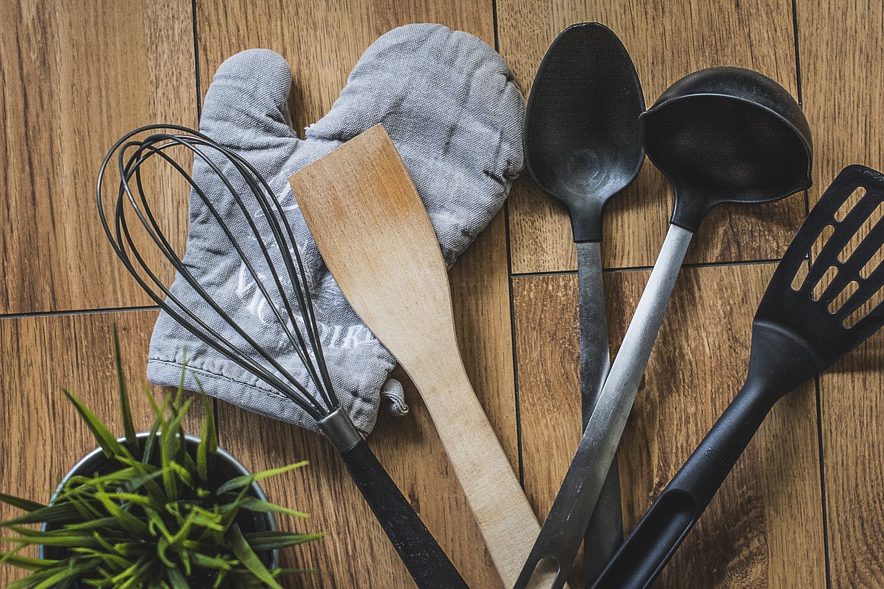 Image - kitchen glove plate spoon wooden