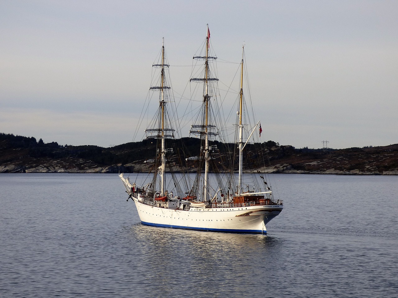 Image - sailing vessel norway mountains
