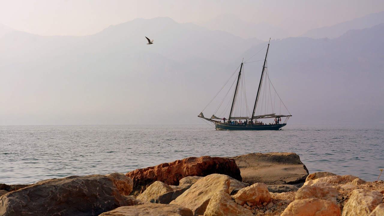 Image - sailing ship scoglio lake seagull