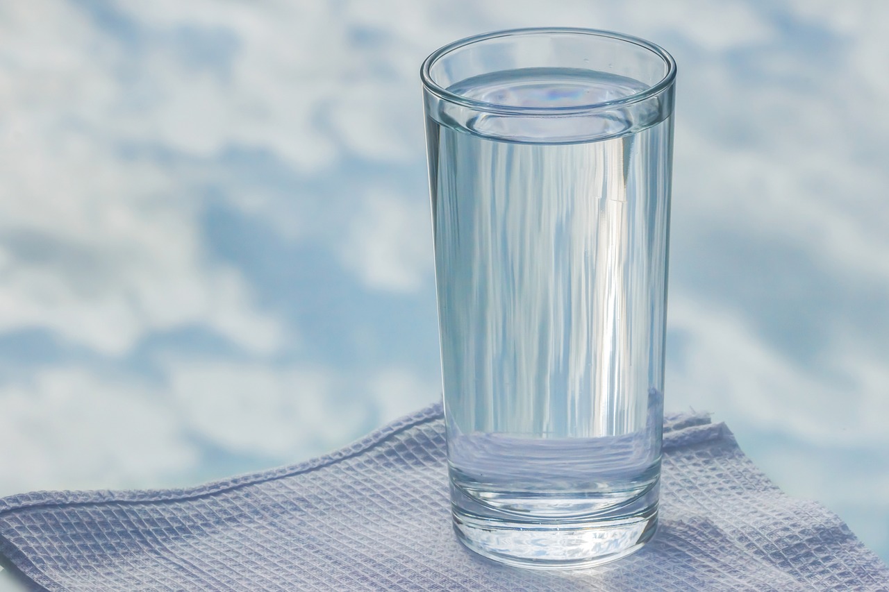 Image - glass water napkin sky reflection