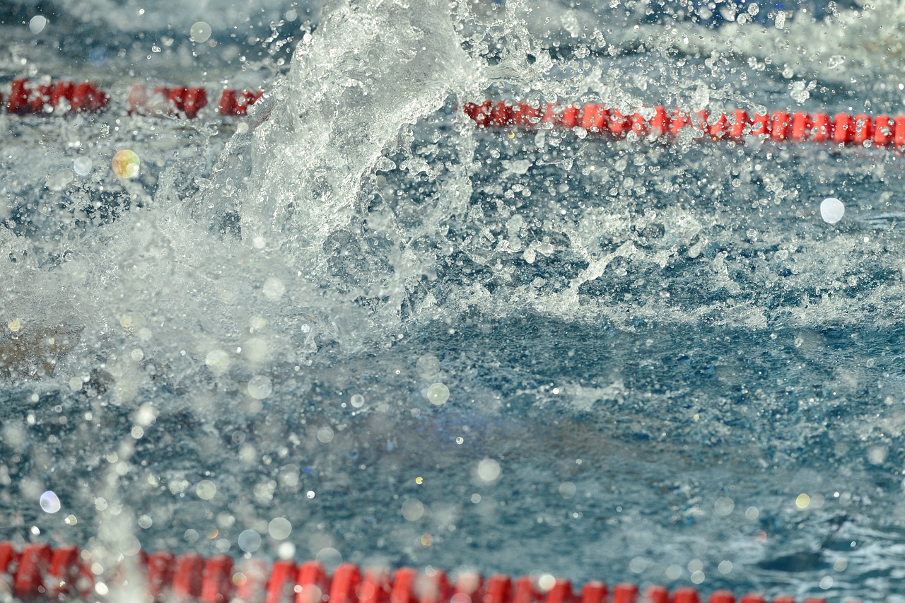 Image - splashes after jumping into the water