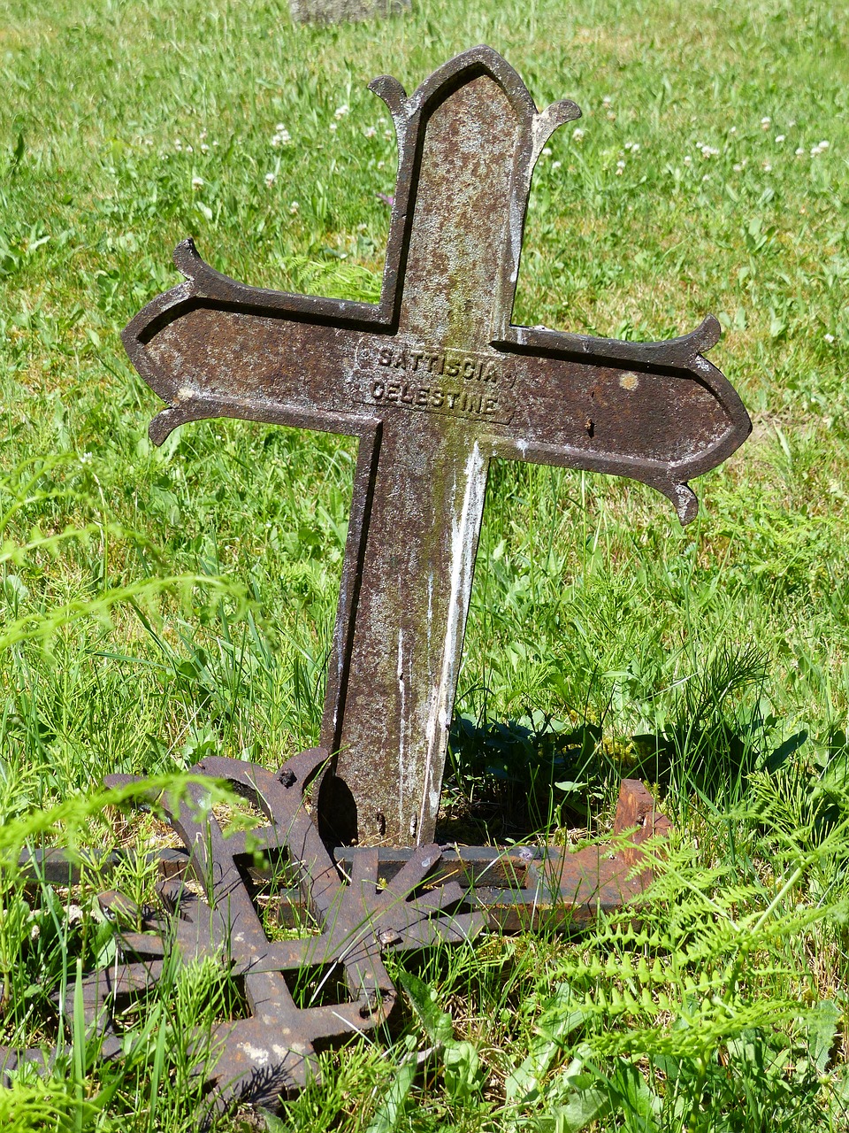 Image - cemetery cross burial death