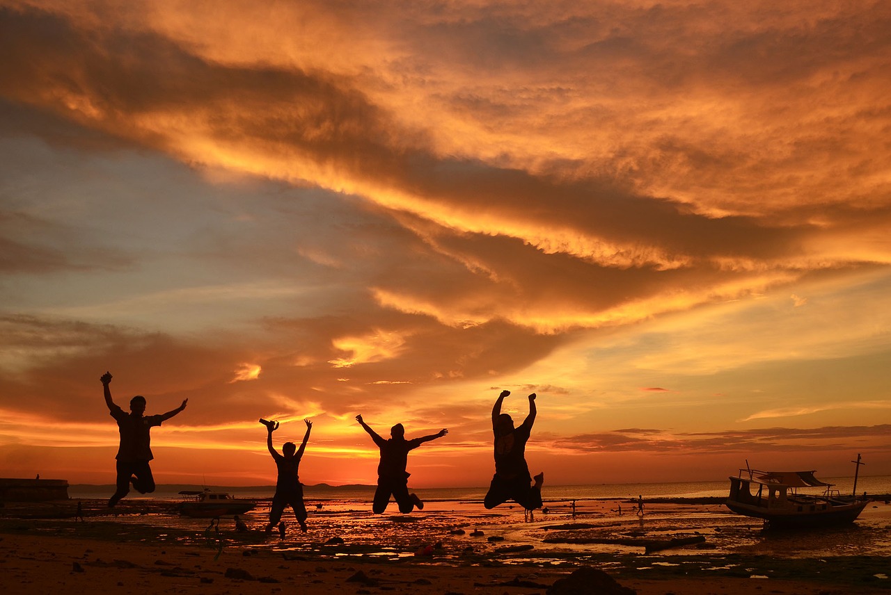 Image - silhouette sunset happy people