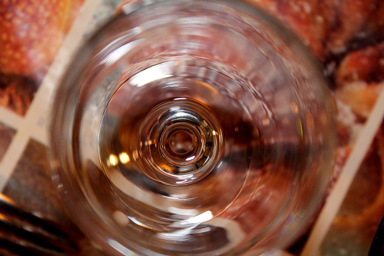 Image - glass a glass of wine macro closeup