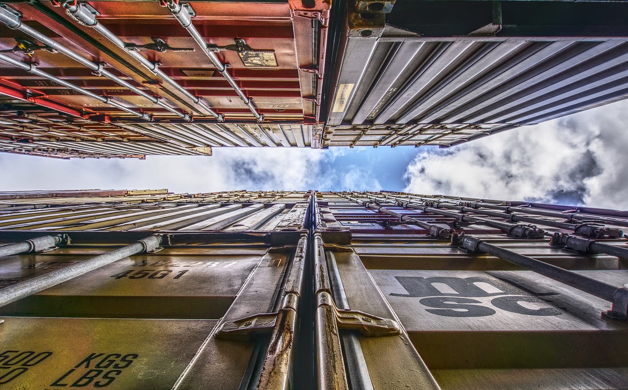 Image - container port loading stacked