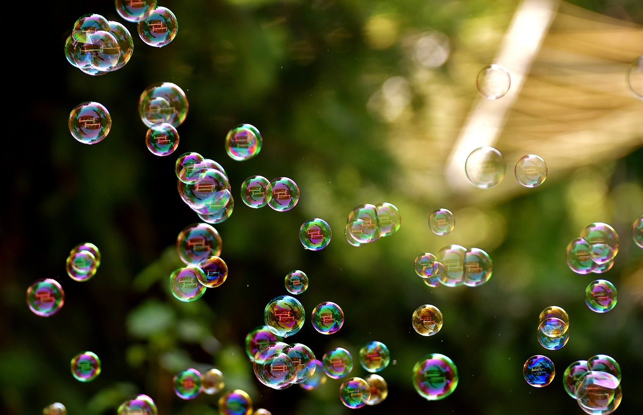 Image - soap bubbles colorful fly