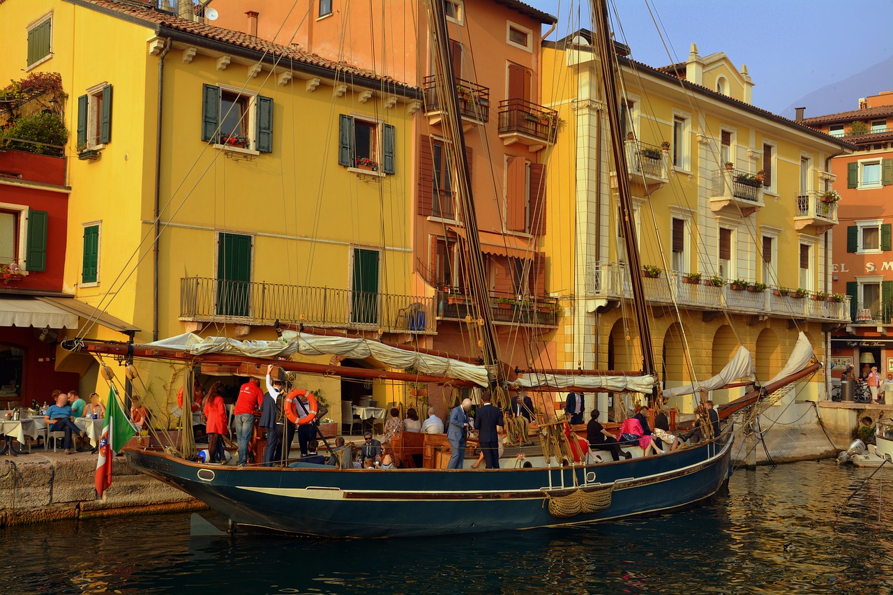 Image - sailing ship porto tourists boat
