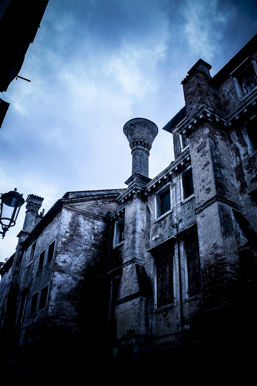 Image - city italy alley chimney gioggia