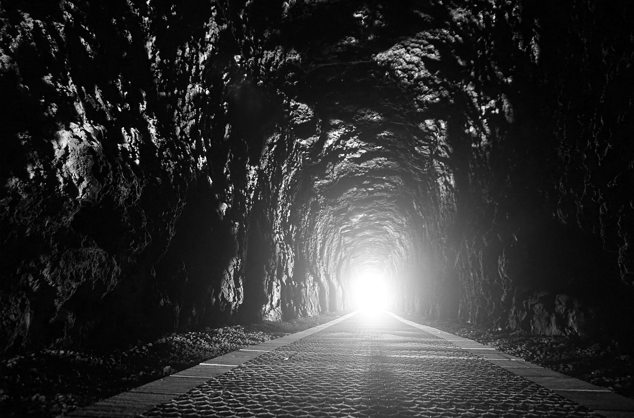 Image - tunnel train tunnel zeehan tasmania