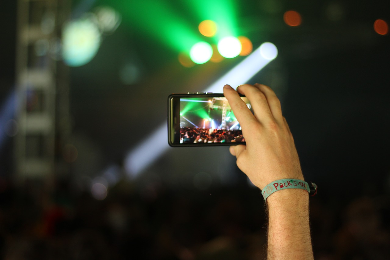 Image - concert smartphone mobile phone