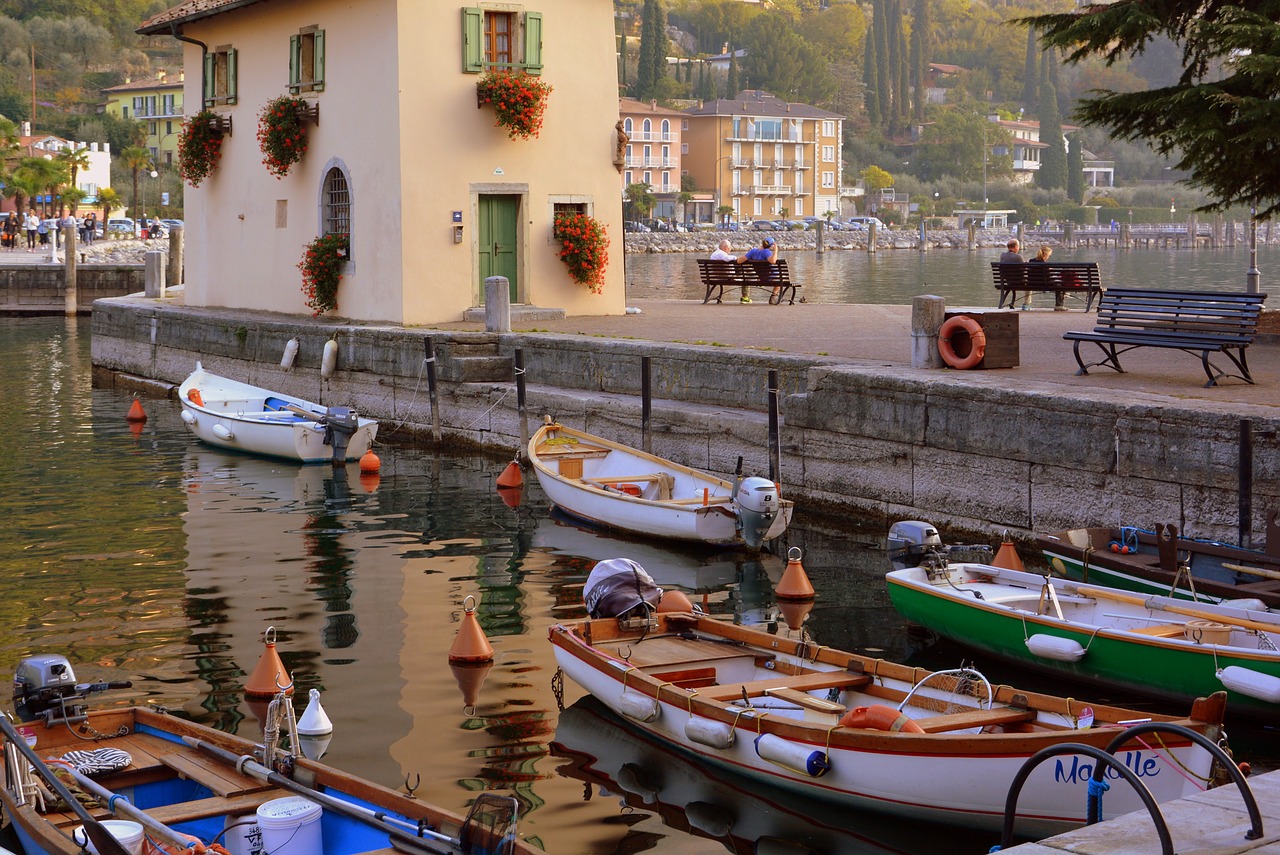 Image - porto boats colorful house bench