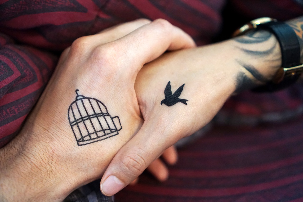 Image - tattoo hand hands couple